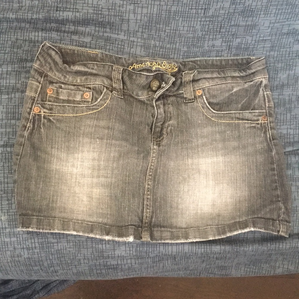 Cute Size 6 AE dark jean mini skirt